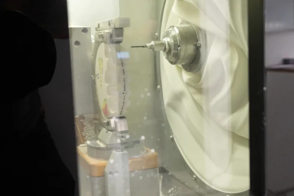 Soluções digitais CAD/CAM e fresagem para dentistas e protéticos